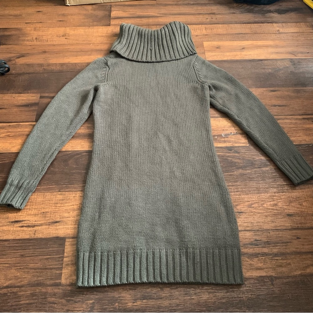 VENUS Green Cable Knit Turtleneck Sweater - Picture 9 of 12